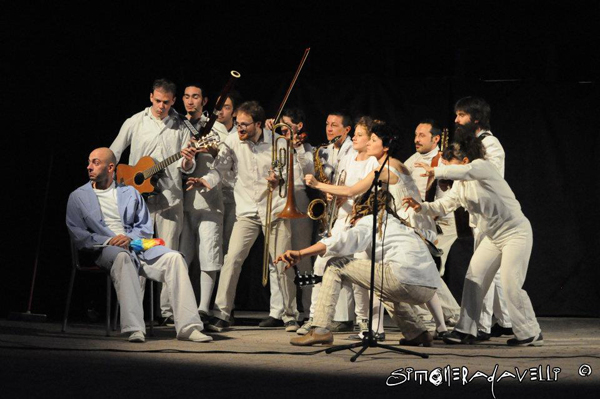 Spettacolo di teatro musicale a Teatro di strada a Costa di Mezzate 2012