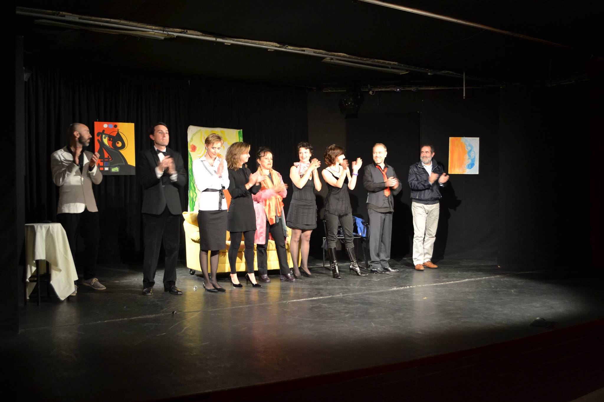Spettacolo teatrale Ponteranica 2013. Scenografia allestita utilizzando i quadri di Donatella Lotti